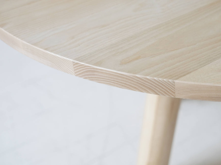 COLUMN DINING TABLE Angled Leg / Round