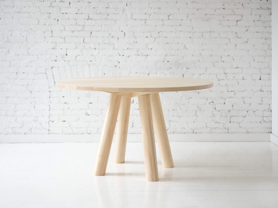 COLUMN DINING TABLE Angled Leg / Round
